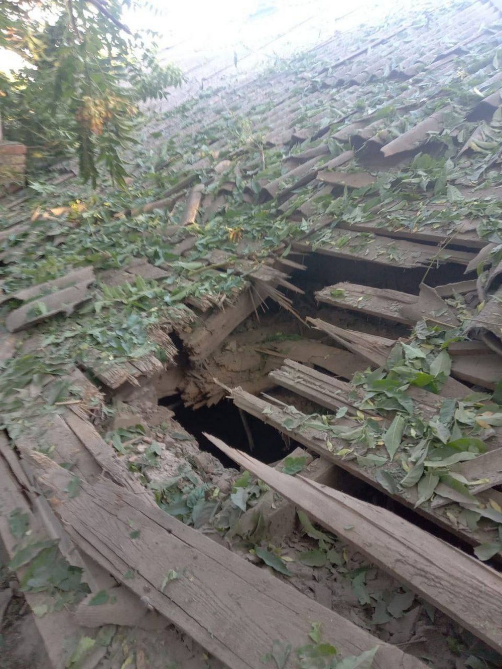 У Нікополі поранено людину, понівечено перукарню, у Дніпровському районі троє поранених, на Синельниківщині пожежа і руйнування
