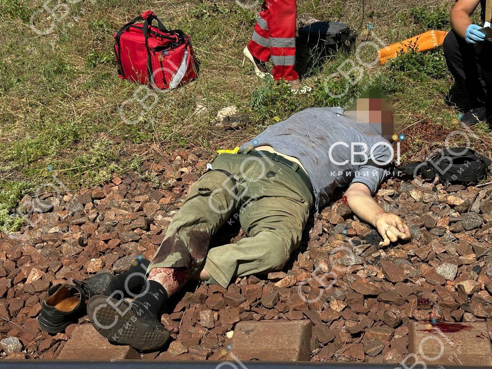 Потяг «Ясіня - Кривий Ріг» збив чоловіка у Кривому Розі: фото