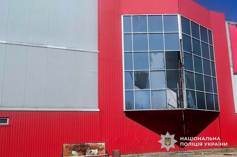 Поранені та руйнування: поліція показала наслідки обстрілів Нікополя і області (фото)