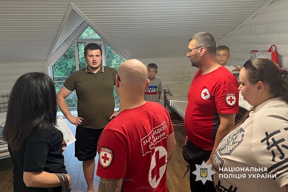 Поліція допомогла евакуювати з прифронтової Нікопольщини двох братів 13 і 14 років. Діти опинилися у складній життєвій ситуації.