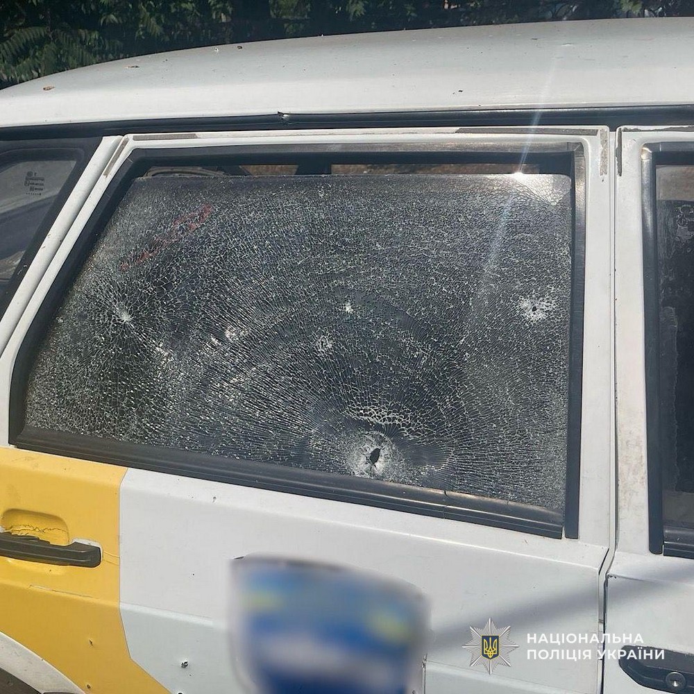 Надійшло 70 повідомлень про обстріли Нікопольщини за добу: понівечено п’ятиповерхівку, АЗС, автівки (фото)