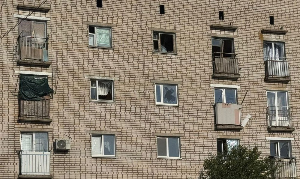 Ворог продовжував бити по Марганецькій громаді. На щастя, обійшлося без постраждалих. Внаслідок ворожої атаки пошкоджено багатоповерхівку, житловий будинок,  господарчі споруди. Не втрачаємо пильності! Ворог підступний.  Гама-фон на території громади - 0, 12 мк3в/год.  Місто живе і працює. Тримаємось! Бажаю всім нам тихого та успішного дня! Марганець - це Україна! - міський голова Геннадій Боровик.