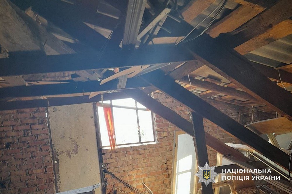 Поранено дівчину, побито ліцей, адмінбудівлю на Нікопольщині, а на Синельниківщині постраждало сільгосппідприємство – поліція