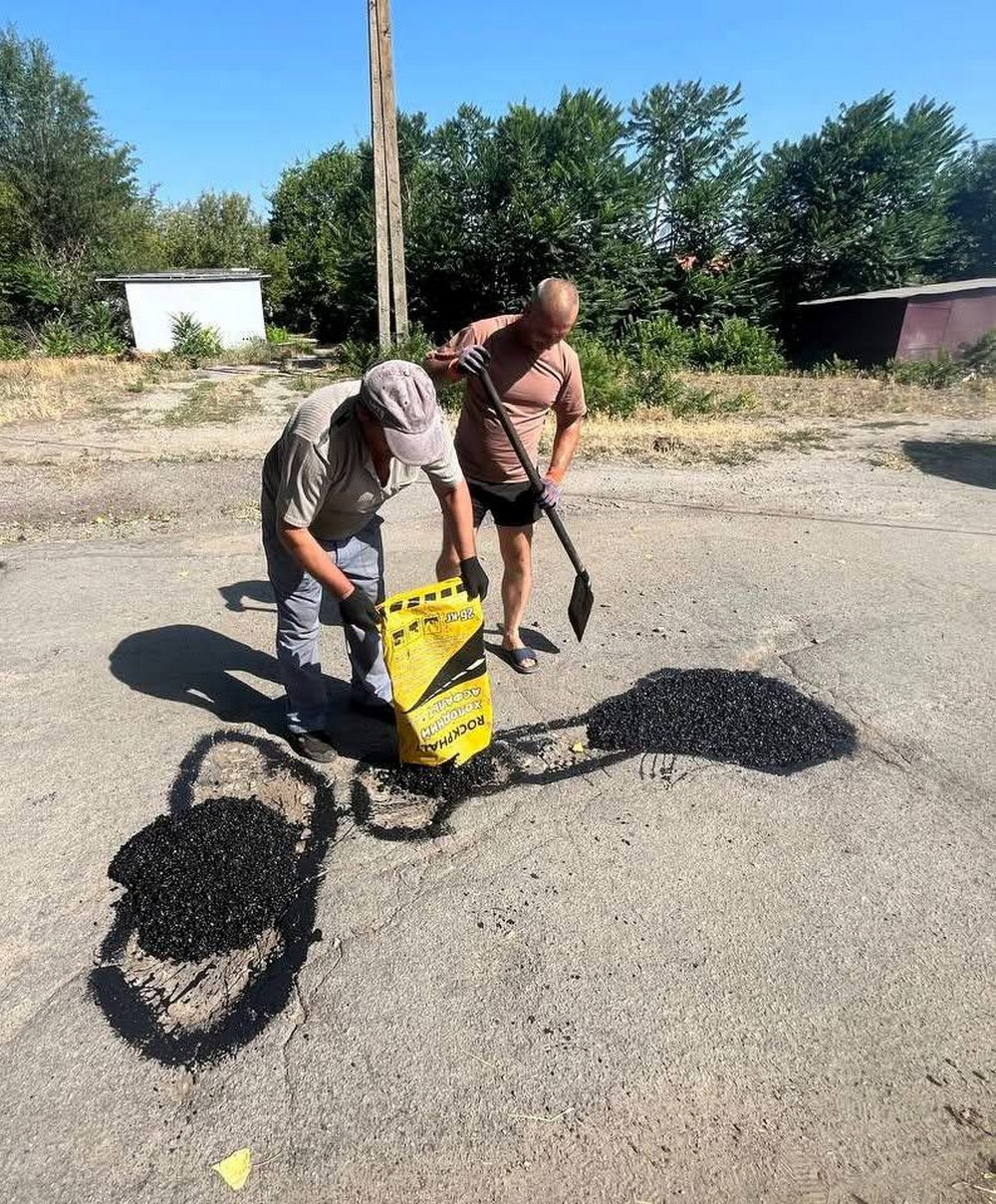 У Придніпровському на Нікопольщині розпочато ямковий ремонт доріг (фото)
