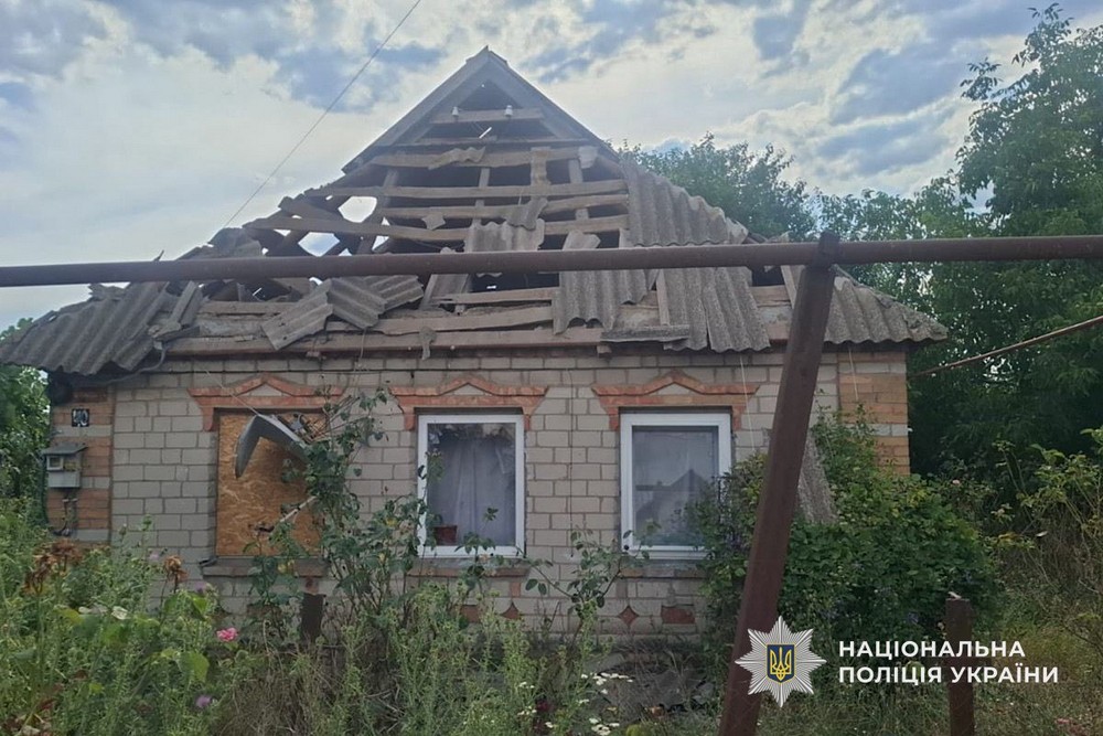 Фото наслідків ворожих атак на Нікопольщині