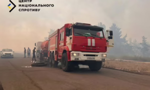Пожежа біля Енергодара загрожує ЗАЕС, окупанти не справляються – ЦНС
