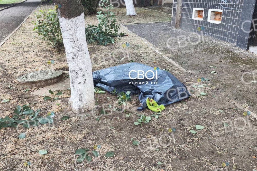 У Кривому Розі чоловік зірвався з 6 поверху
