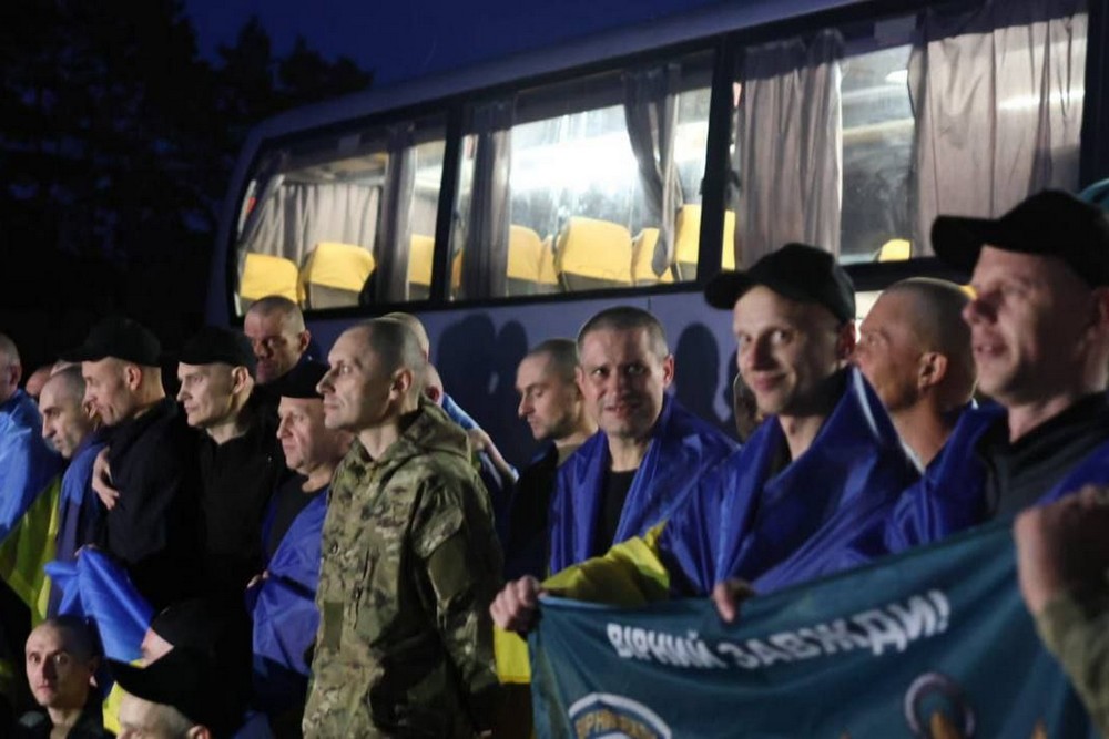 Ще 10 захисників Дніпропетровщини повернулися з ворожого полону в ході вчорашнього етапу великого обміну між Україною і РФ.
