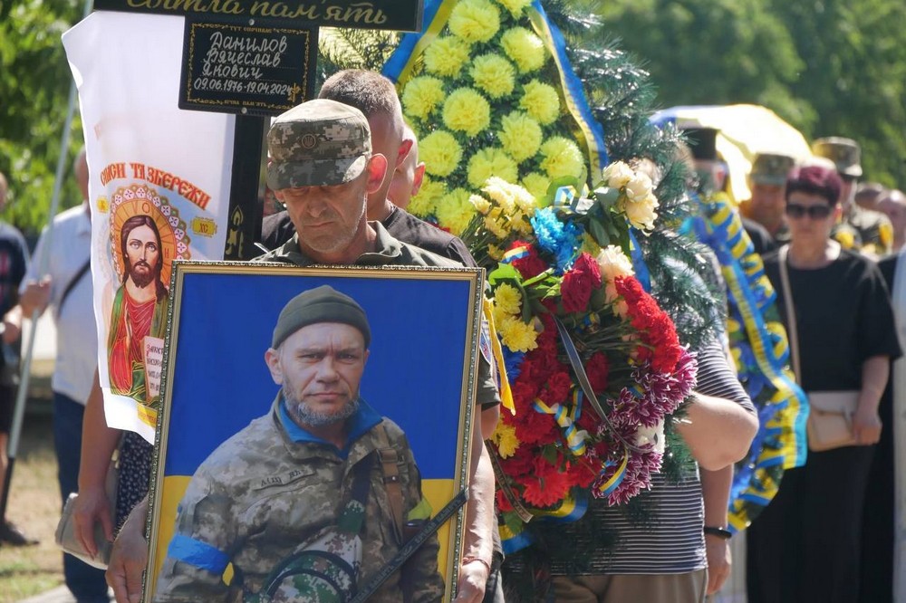 Понад рік вважався зниклим безвісти, і була надія… Сьогодні Нікопольщина провела в останню путь Героя (фото)