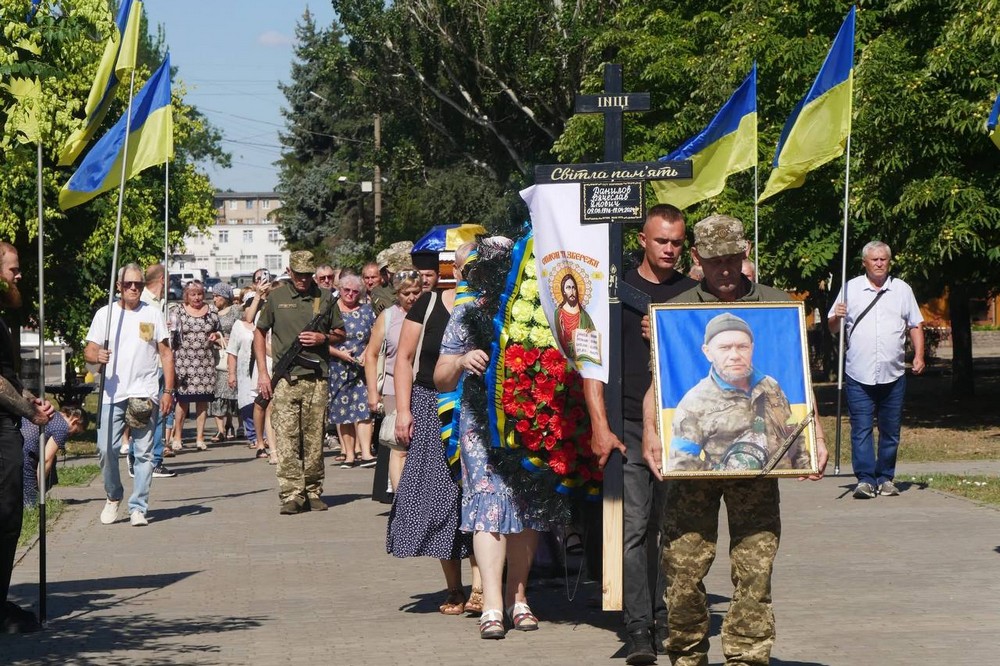 Понад рік вважався зниклим безвісти, і була надія… Сьогодні Нікопольщина провела в останню путь Героя (фото)