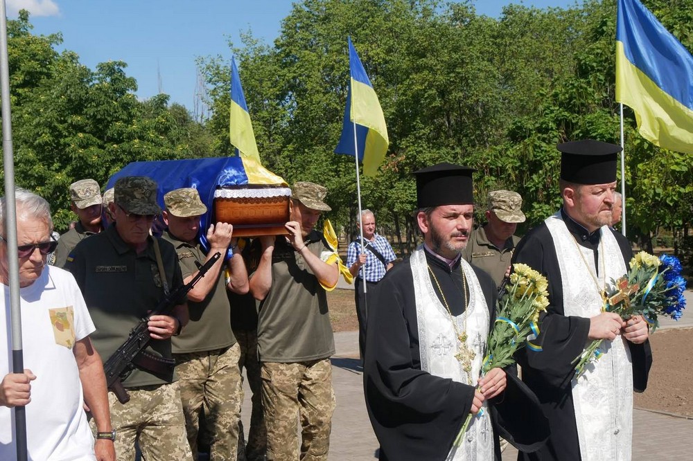 Понад рік вважався зниклим безвісти, і була надія… Сьогодні Нікопольщина провела в останню путь Героя (фото)