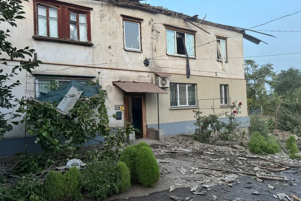 Снаряд влучив у багатоквартирний будинок у Марганці: фото наслідків ворожого обстрілу 