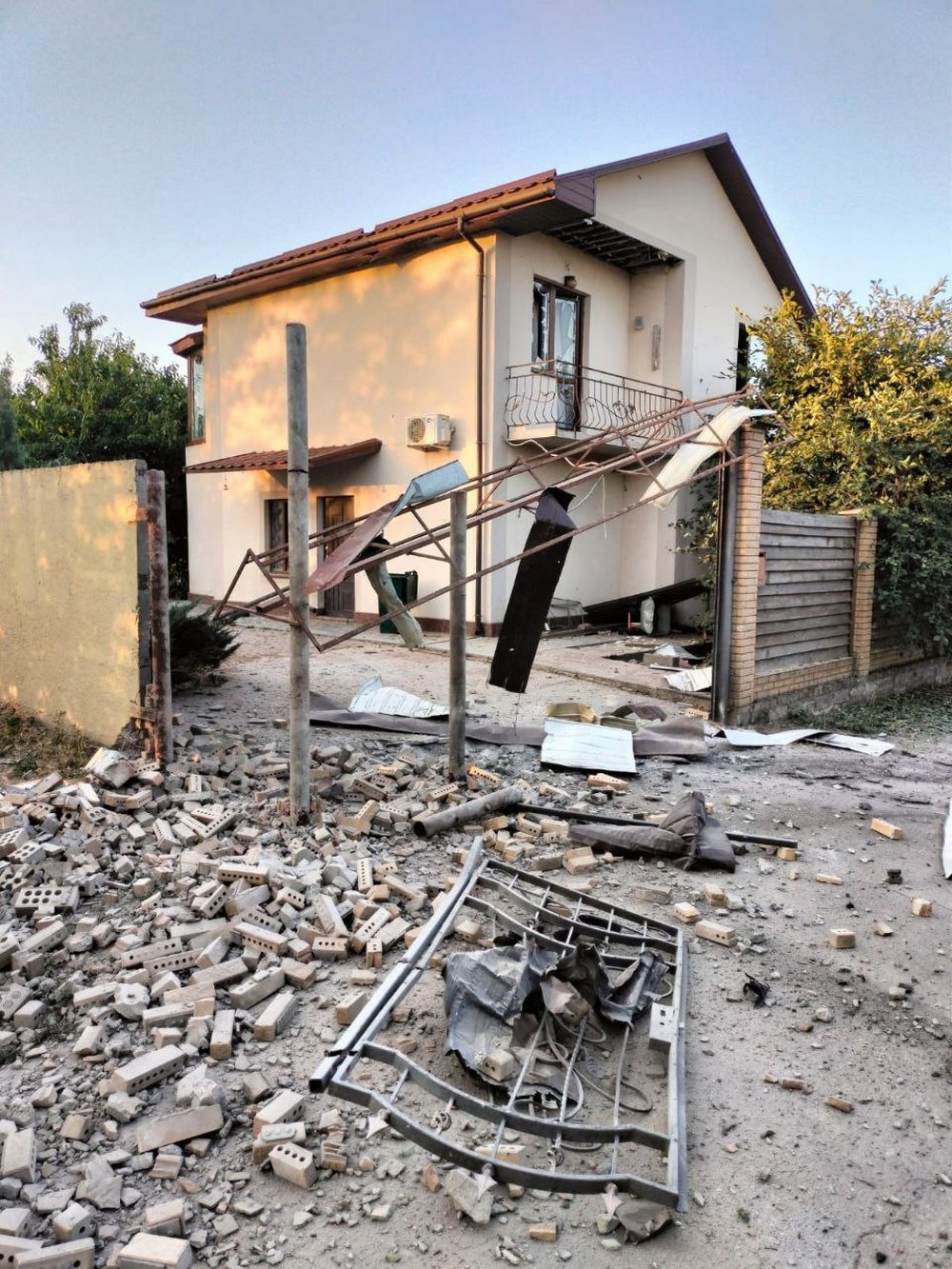 Є загиблі, а серед поранених вагітна: Кам’янське, Нікопольський район і Синельниківщина були під ворожим вогнем (фото, відео)