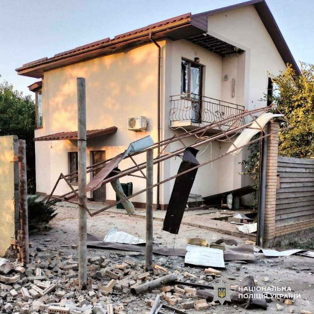 Загибла і 5 поранених: про наслідки обстрілів Нікопольщини і Синельниківщини розповіли у поліції