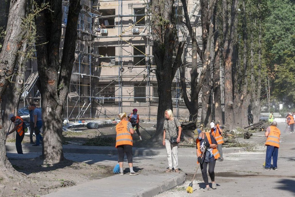Фото наслідків удару по Кам'янському