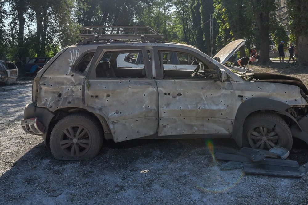 Фото наслідків удару по Кам'янському