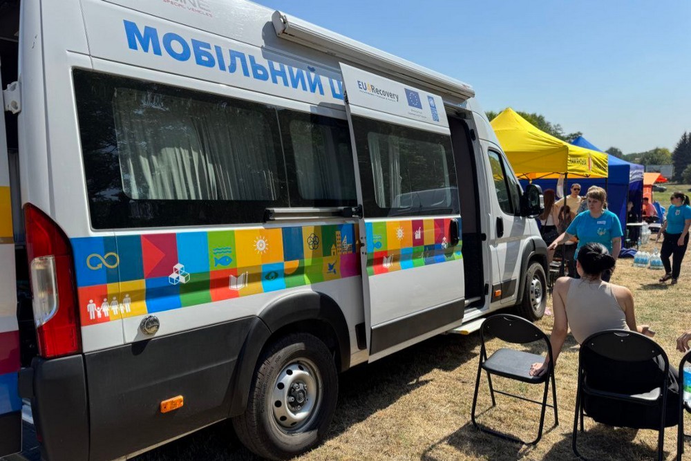 Фото наслідків удару по Кам'янському