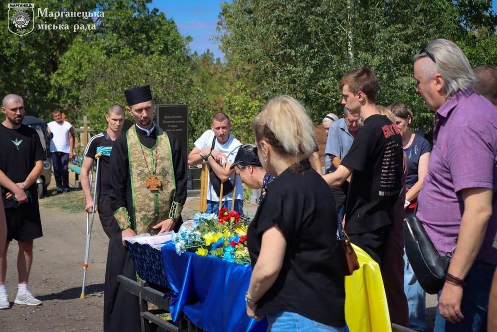 На Нікопольщині сьогодні провели в останню путь Героя: фото