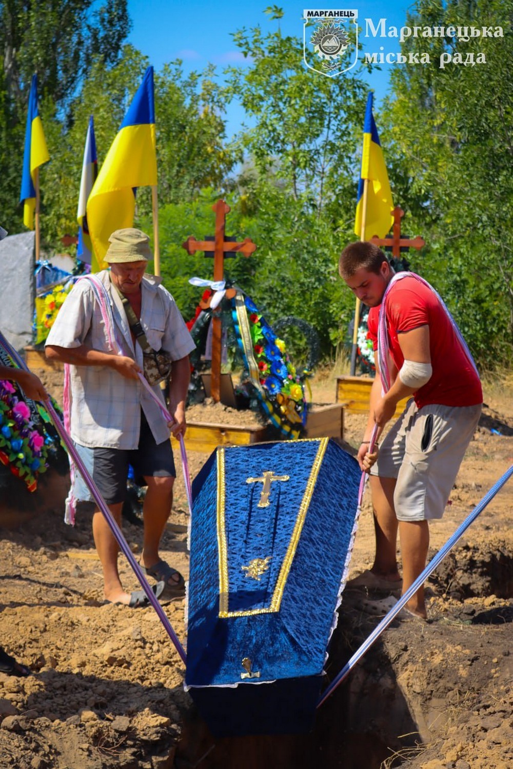 На Нікопольщині сьогодні провели в останню путь Героя: фото