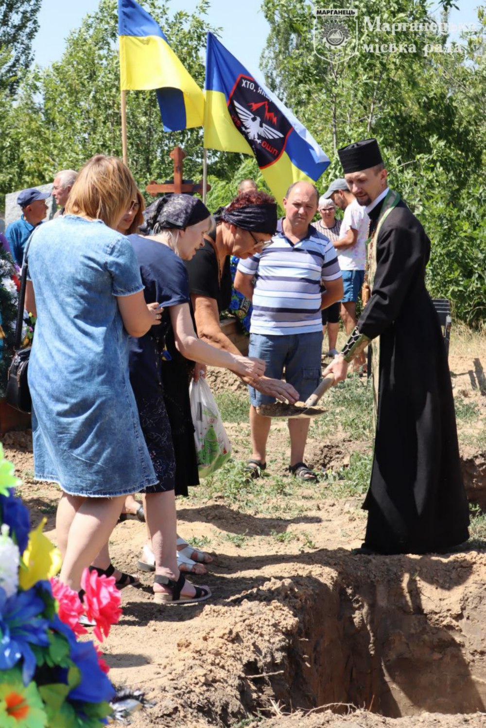 сьогодні у Марганці провели в останню путь Захисника Олексія Михольського