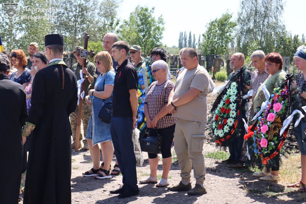 сьогодні у Марганці провели в останню путь Захисника Олексія Михольського 7