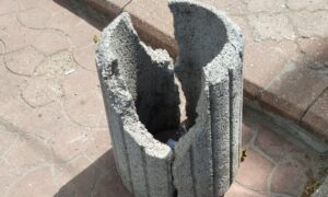 у Нікополі невідомі розбили урну 3