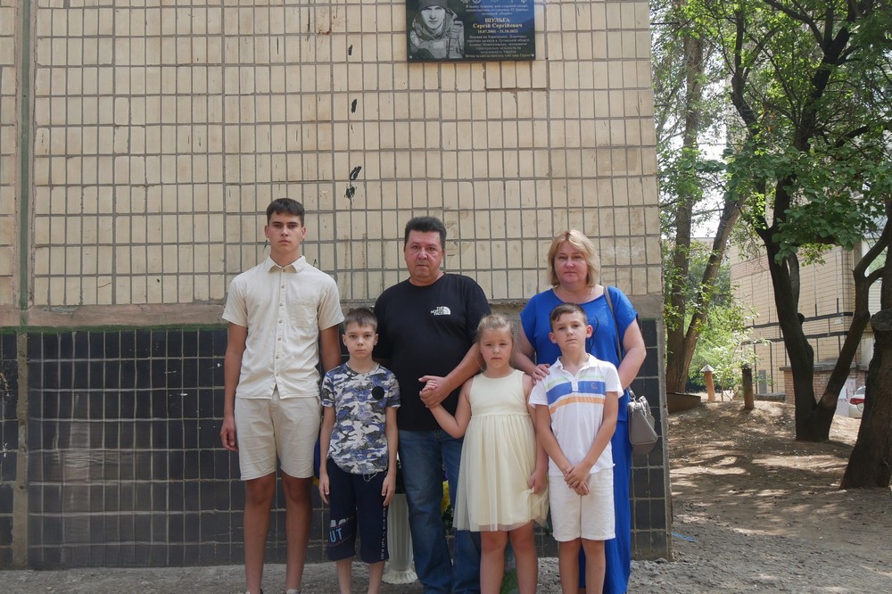 у Покрові сьогодні відкрили меморіальну дошку на честь Захисника Сергія Шульги (фото) 10