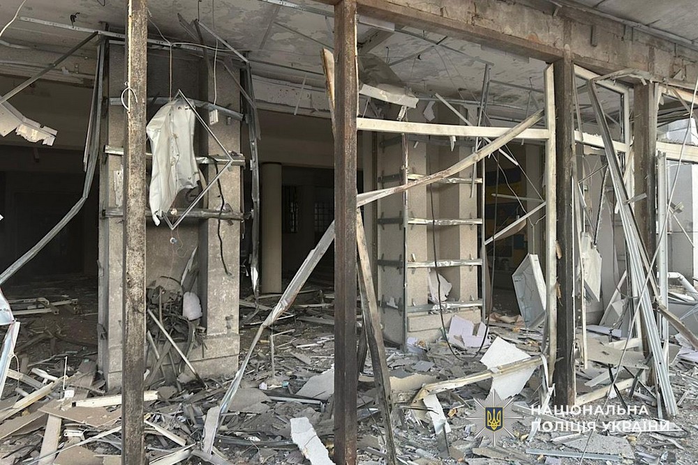 Поранено дівчину, побито ліцей, адмінбудівлю на Нікопольщині, а на Синельниківщині постраждало сільгосппідприємство – поліція