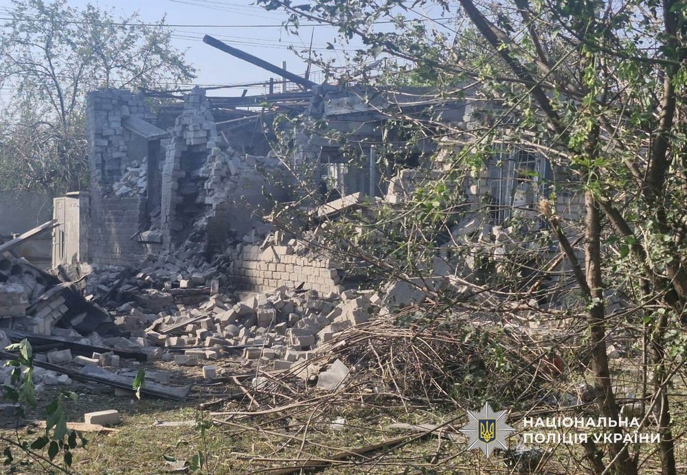 У Нікополі ворог атакував автівку з людьми біля магазину – двоє поранених, під ударом були Покров, Марганець та ще три громади району, а також Синельниківщина і Павлоград