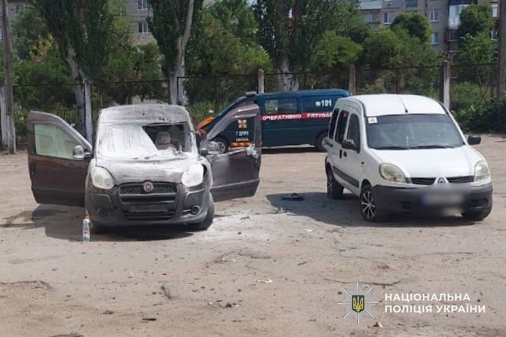 У Нікополі ворог атакував автівку з людьми біля магазину – двоє поранених, під ударом були Покров, Марганець та ще три громади району, а також Синельниківщина і Павлоград