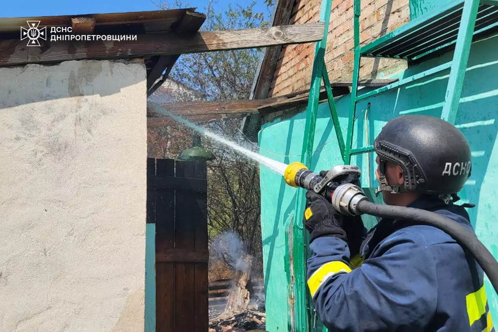 У Нікополі сьогодні горіли будинки