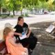 Не підходь і не торкайся! Червоний Хрест у Нікополі проводить бесіди з мешканцями на вулицях міста