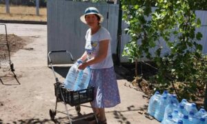 У Марганці видали 1530 продуктових пакунків і 2052 пляшок води мешканцям громади (фото)