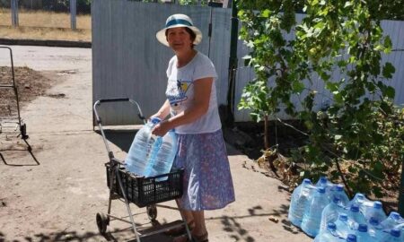 У Марганці видали 1530 продуктових пакунків і 2052 пляшок води мешканцям громади (фото)