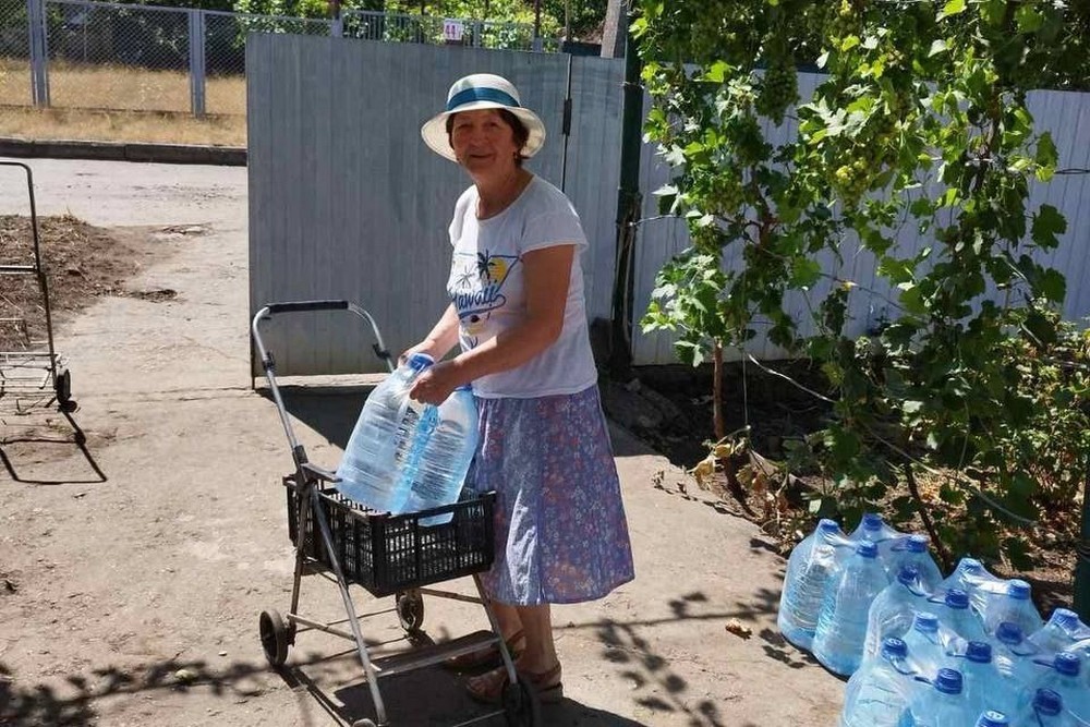 У Марганці видали 1530 продуктових пакунків і 2052 пляшок води мешканцям громади (фото)