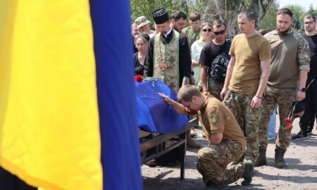 Прийшли проститися і побратими… На Нікопольщині сьогодні провели в останню путь ще одного Героя (фото)