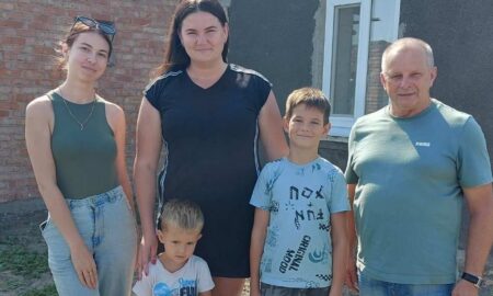 Такий молодий, а вже має три нагороди! Рідні і земляки воїна з Нікопольщини отримали подяку від військової частини