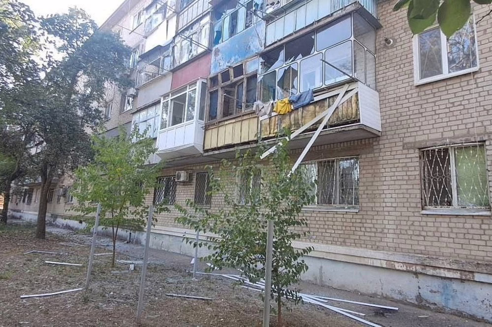 У Нікополі понівечено 6 багатоповерхівок і промислове підприємство, під обстрілами були також район і Синельниківщина (фото)