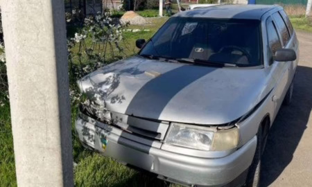 На Дніпропетровщині п’яний батько сів за кермо, відволікся на телефон і врізався в стовп: постраждала його 8-річна донька