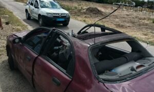 Поранена і руйнування, потрощені автівки: про наслідки ударів по Нікопольщині і Синельниківщині розповіли у поліції (фото)