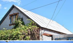 У Нікополі мешканцям повертають дахи над головою