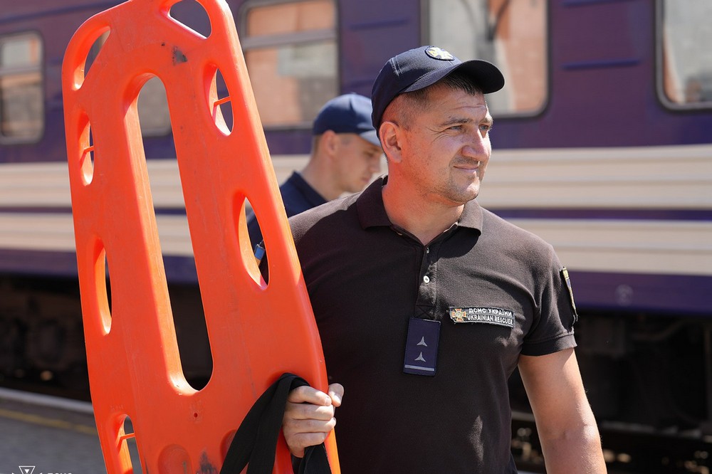 16 мешканців Дніпропетровщини і маленького песика евакуювали на Закарпаття 6