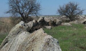 На Нікопольщині є пам'ятник мегалітичних рукотворних споруд, якому близько 4000 років