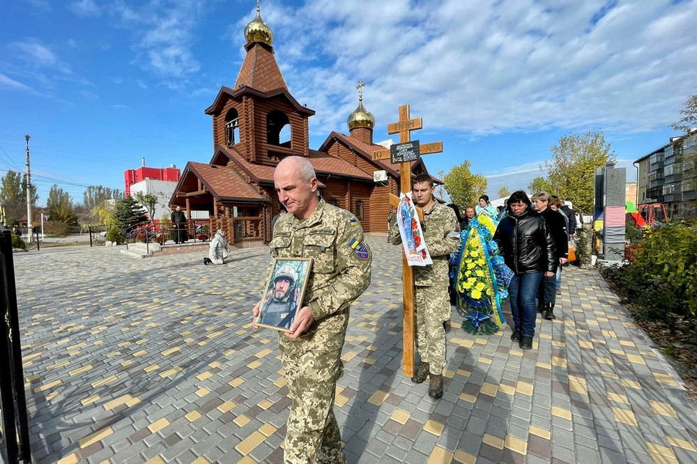 Вбиті росією мешканці Нікопольщини. Захисник з Нікополя Олег Нікольцев загинув 18 серпня 2022 року. Тож сьогодні річниця його смерті. І ми вшановуємо пам’ять Героя.