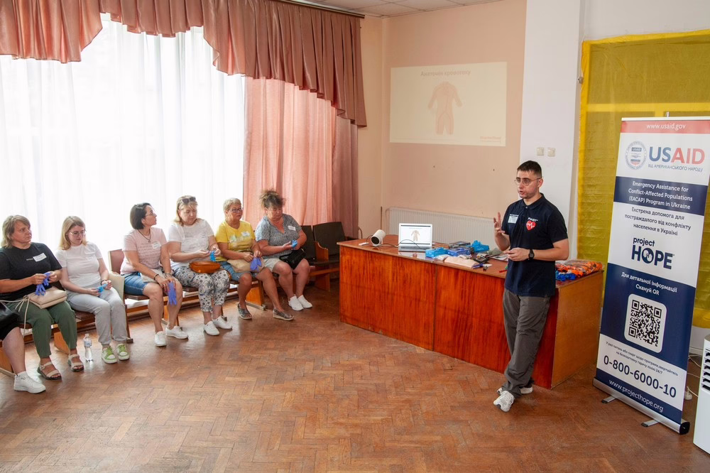 32 освітянина Нікопольщини взяли участь у практичному тренінгу з надання першої домедичної допомоги (фото)