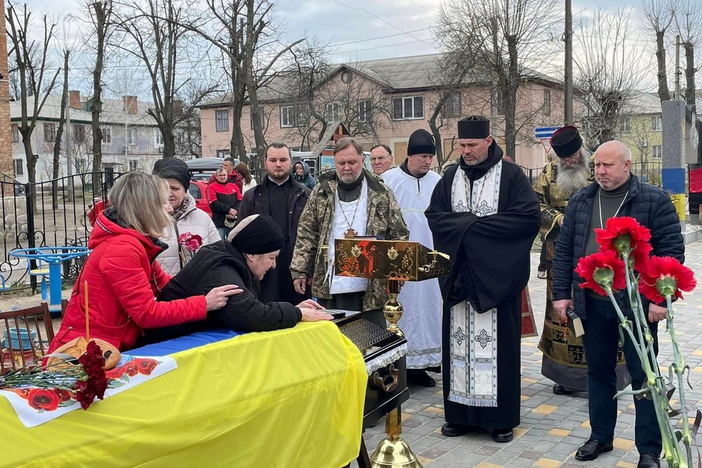 Вбиті росією мешканці Нікопольщини. Захисник з Нікополя Андрій Кононов 10 серпня відзначав би 41-річчя, але йому назавжди 39. І сьогодні ми вшановуємо пам’ять Героя.