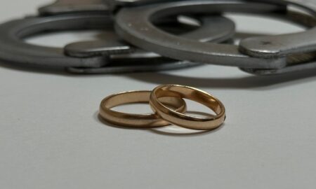 35 річний житель Дніпра хотів виїхати за кордон з двома дружинами 2