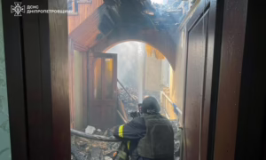 У Нікополі сьогодні внаслідок ворожого обстрілу загорівся приватний будинок