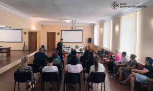 У Мирівській громаді рятувальники роз’яснили працюючому населенню правила мінної та пожежної безпеки