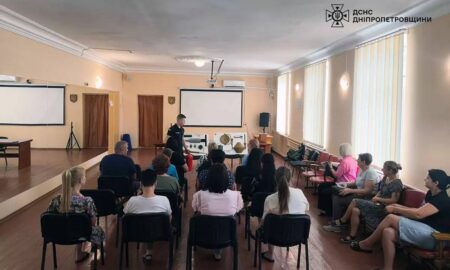 У Мирівській громаді рятувальники роз’яснили працюючому населенню правила мінної та пожежної безпеки